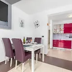 Casa Gigi With Swimming Pool - Four Bedroom * Μεντουλίν