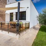 Casa Gigi With Swimming Pool - Four Bedroom Βίλα *
