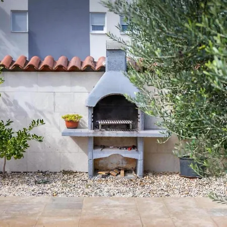 Βίλα Casa Gigi With Swimming Pool - Four Bedroom Μεντουλίν