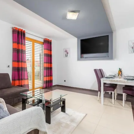 Casa Gigi With Swimming Pool - Four Bedroom * Medulin