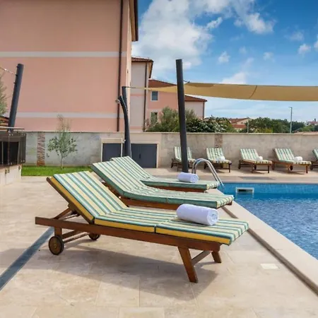 וילה Casa Gigi With Swimming Pool - Four Bedroom מדולין