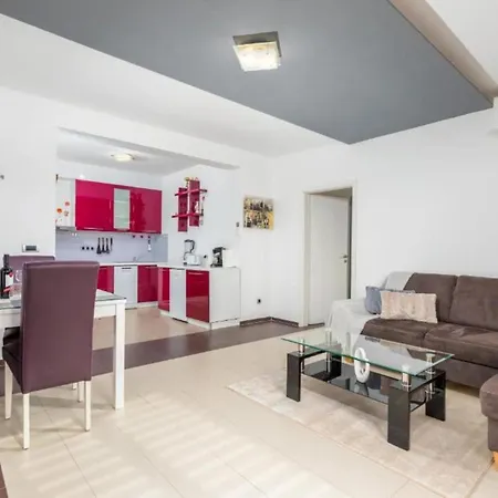 Casa Gigi With Swimming Pool - Four Bedroom Medulin
