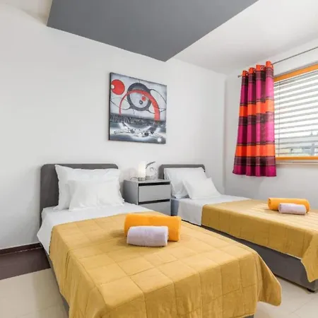 Casa Gigi With Swimming Pool - Four Bedroom וילה מדולין