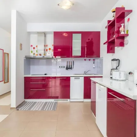 Casa Gigi With Swimming Pool - Four Bedroom וילה מדולין
