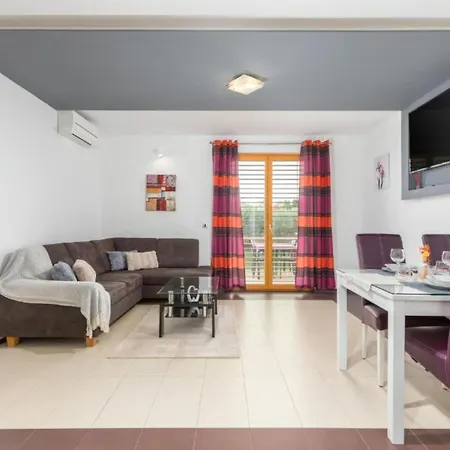 Casa Gigi With Swimming Pool - Four Bedroom *