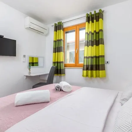 Casa Gigi With Swimming Pool - Four Bedroom וילה *