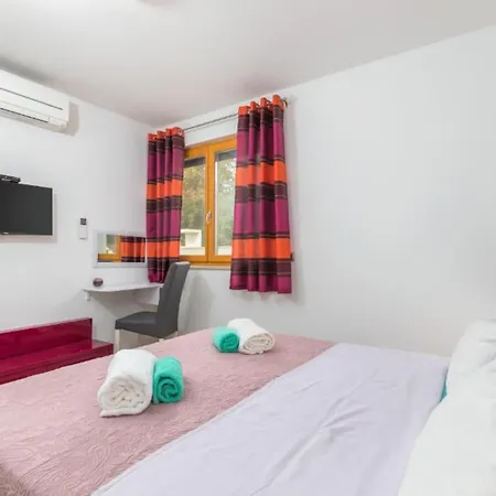 Casa Gigi With Swimming Pool - Four Bedroom וילה *