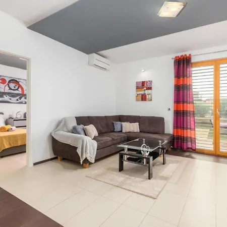 Casa Gigi With Swimming Pool - Four Bedroom Medulin