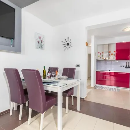 Casa Gigi With Swimming Pool - Four Bedroom * מדולין