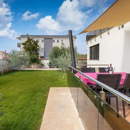 וילה Casa Gigi With Swimming Pool - Four Bedroom מדולין