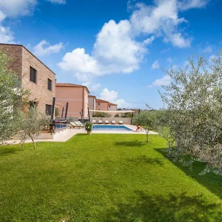 Casa Gigi With Swimming Pool - Four Bedroom Medulin