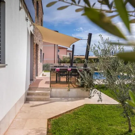 Casa Gigi With Swimming Pool - Four Bedroom Villa Medulin