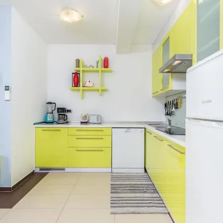 Casa Gigi With Swimming Pool - Four Bedroom מדולין